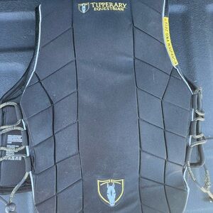 Kids Tipperary riding vest. Retails for $250. Lightly used. 
Size - 28 XS